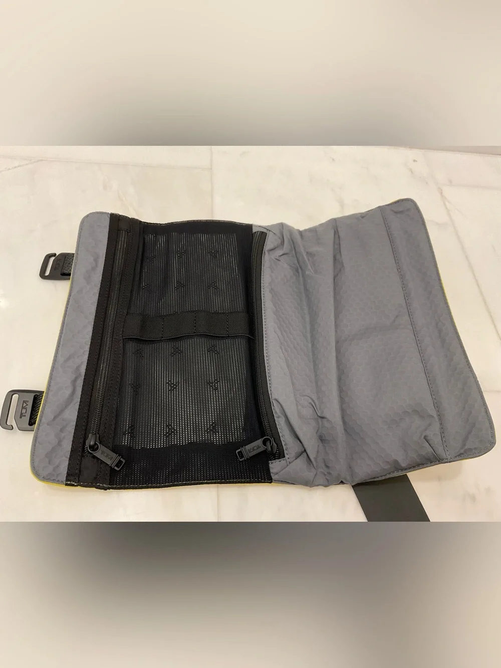 NEW Tumi + 11.0” x 6.0” Ballistic Nylon Mobile Organizer - LIMONE YELLOW ❗️